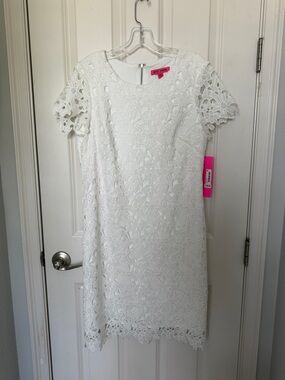 Betsey Johnson White Floral Lace Short Sleeve Dress